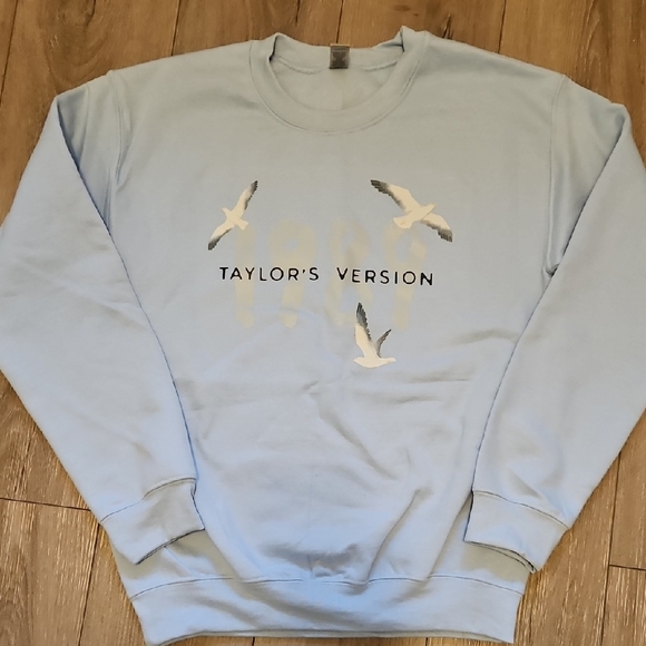 Taylor Light Blue Sweatshirt - Picture 1 of 3